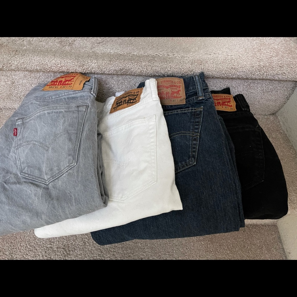 Levi’s men’s 32x30. 4 for less than the price of 1